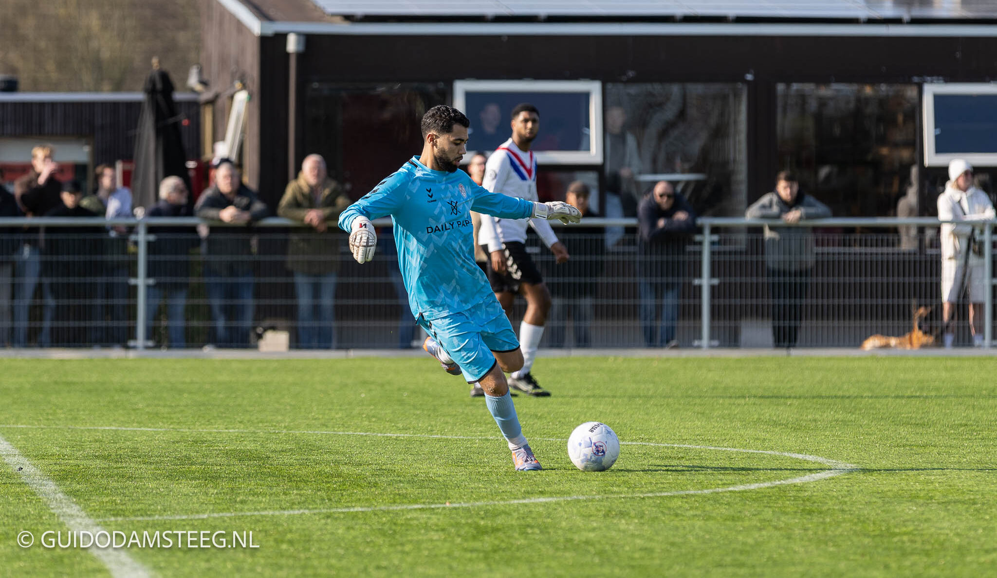 DCG pakt overtuigende 0-3 zege op Berghem Sport en blijft stiekem nog meedoen om de titel