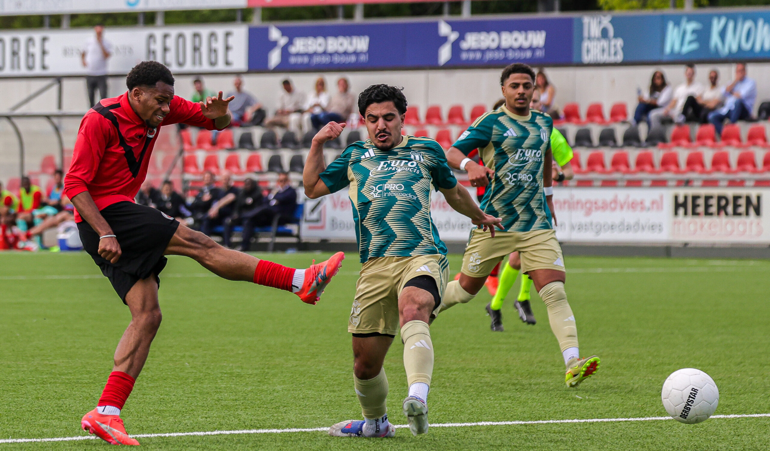 AFC trekt in doelpuntrijk duel aan het langste eind tegen Excelsior Maassluis