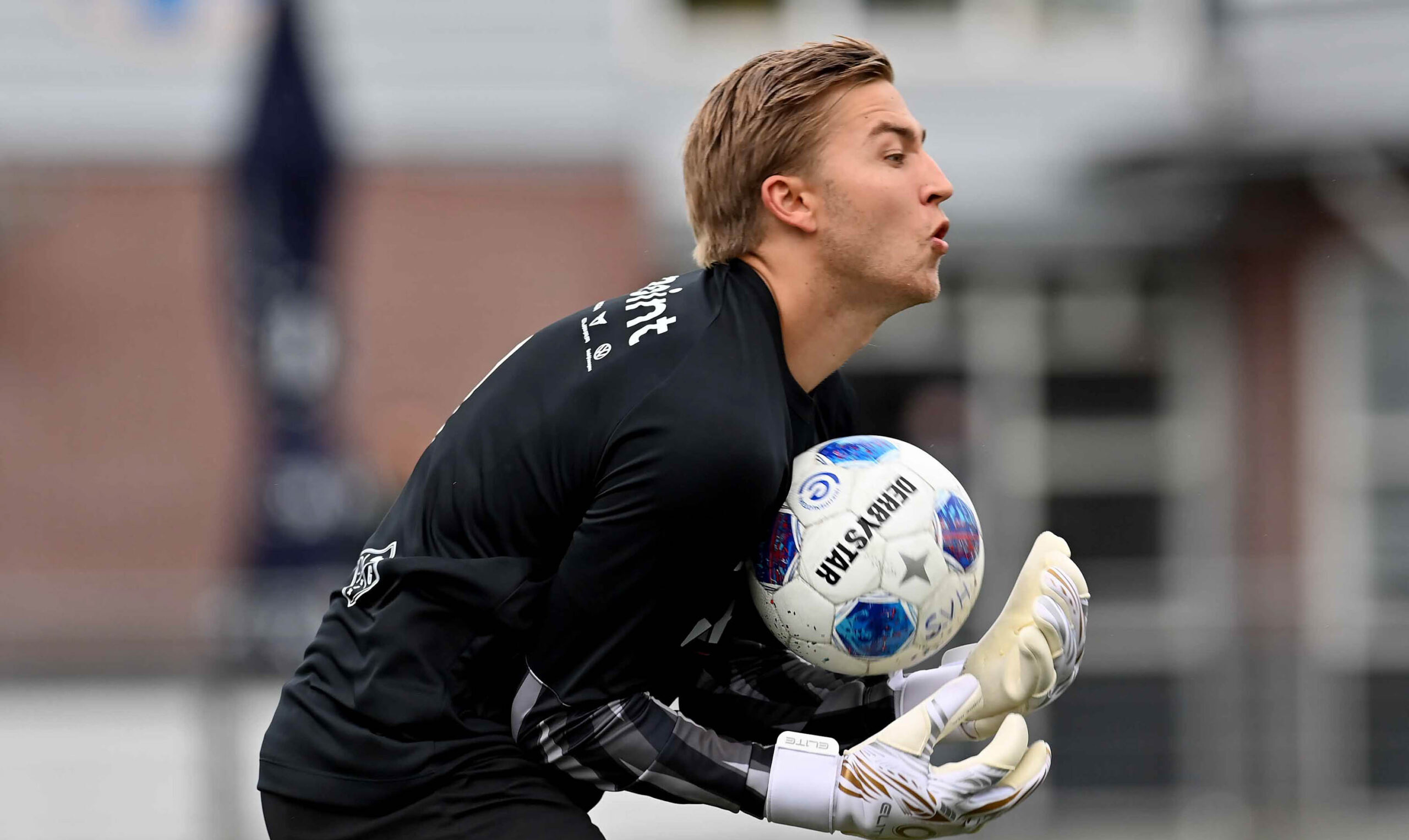 DVVA krijgt harde les in Uitgeest: ‘Dan voetbal je de hele wedstrijd tegen jezelf’