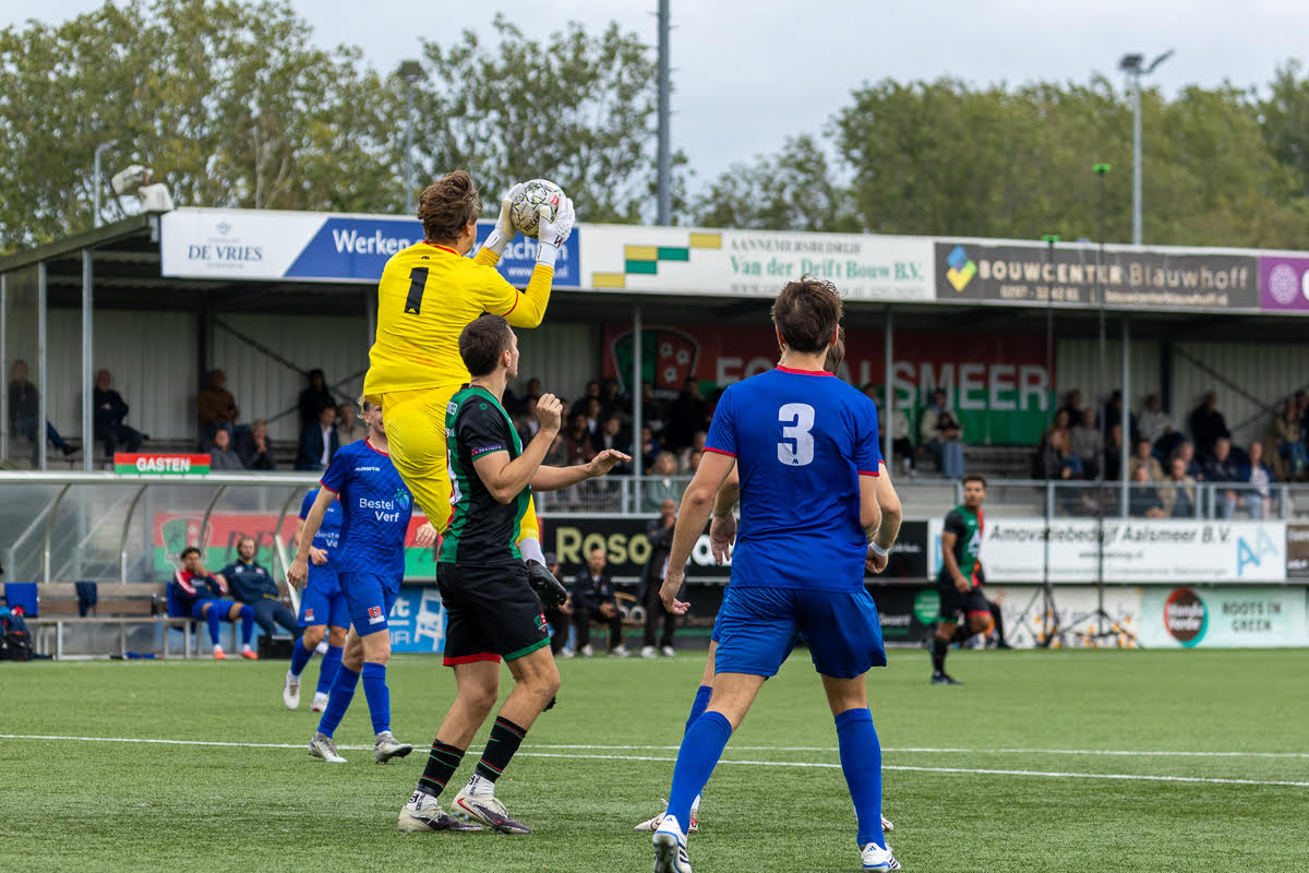 FC Aalsmeer snakt naar punten | JOS Watergraafsmeer wint na drie snelle goals na rust