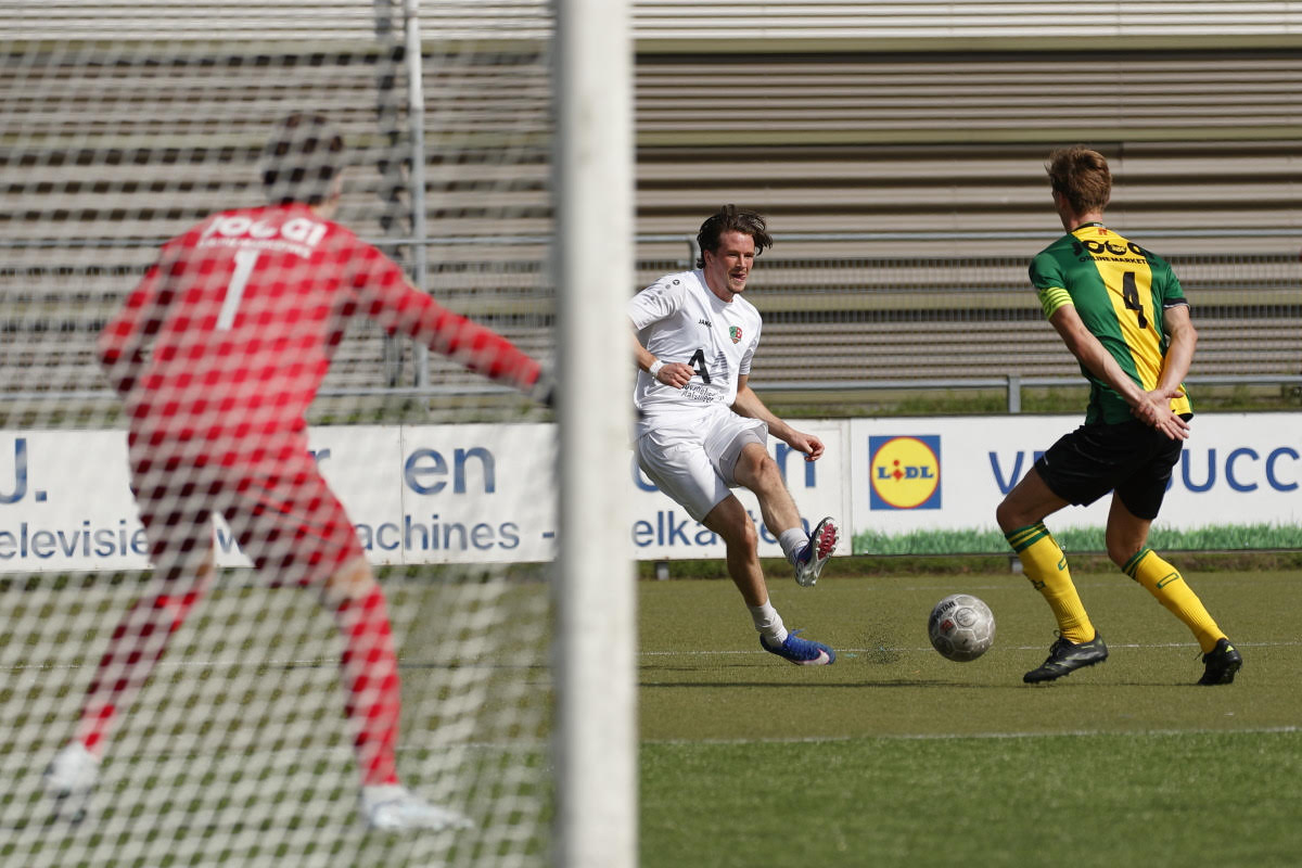 FC Aalsmeer vergeet zichzelf te belonen en geeft zege uit handen in Huizen